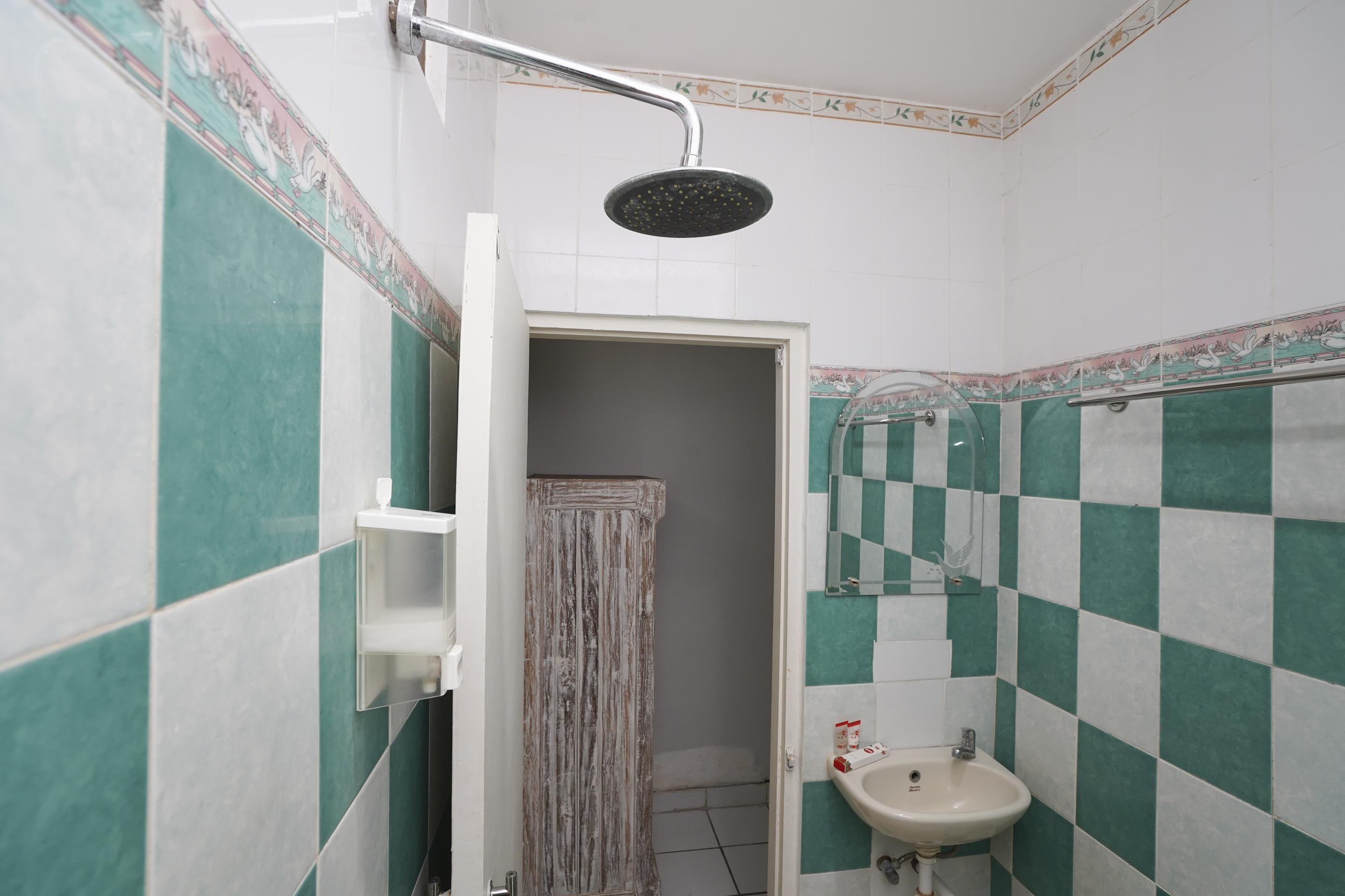 קוטה לומבוק Oyo 1934 Sedana Inn מראה חיצוני תמונה