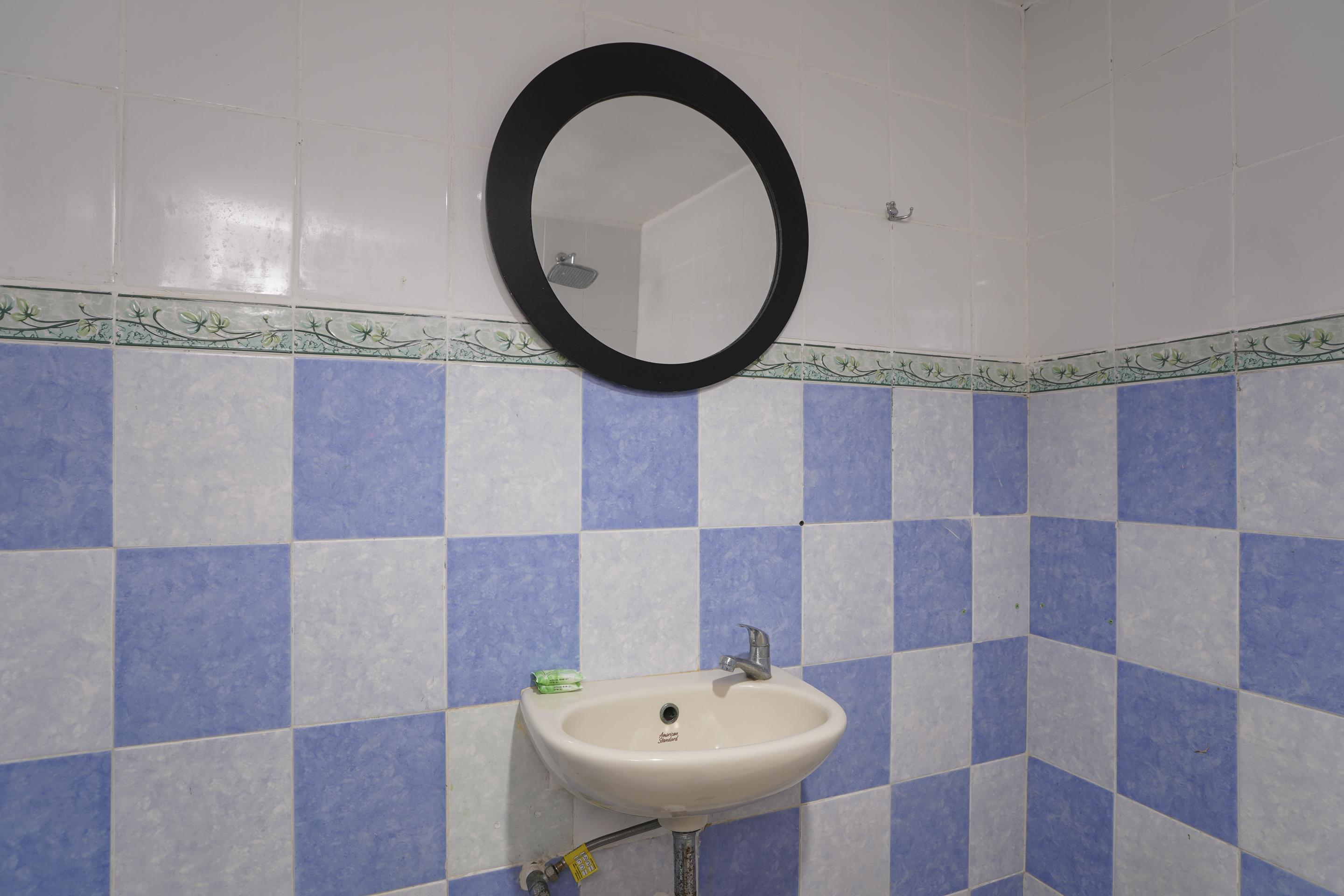 קוטה לומבוק Oyo 1934 Sedana Inn מראה חיצוני תמונה